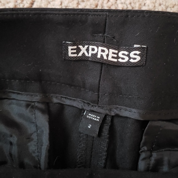 Express Dress Shorts with belt - Picture 3 of 3